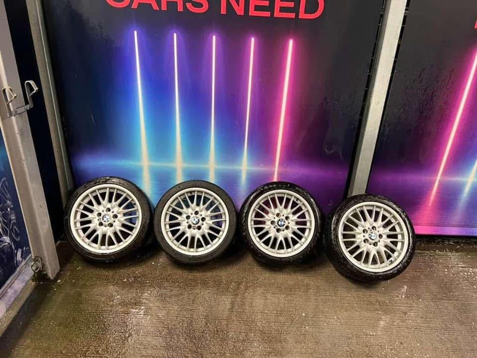 Original BMW 18" Light Alloy Wheels with Summer Tires Original BMW 18" Light Alloy Wheels with Summer Tires